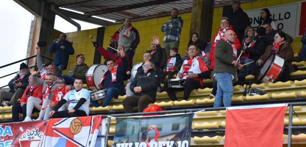 La afición del Arosa llena un autobús para el partido de Barreiro y va a por el segundo