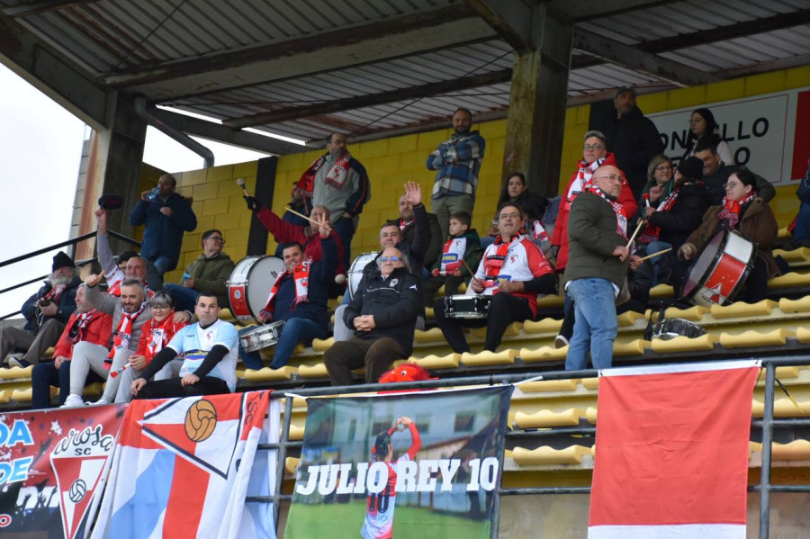 La afición del Arosa llena un autobús para el partido de Barreiro y va a por el segundo