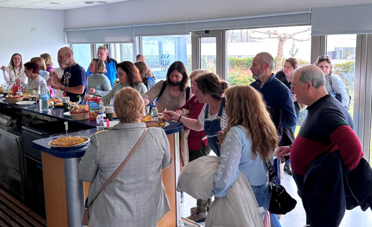 El Centro de Día de Sanxenxo celebra el día de la tortilla