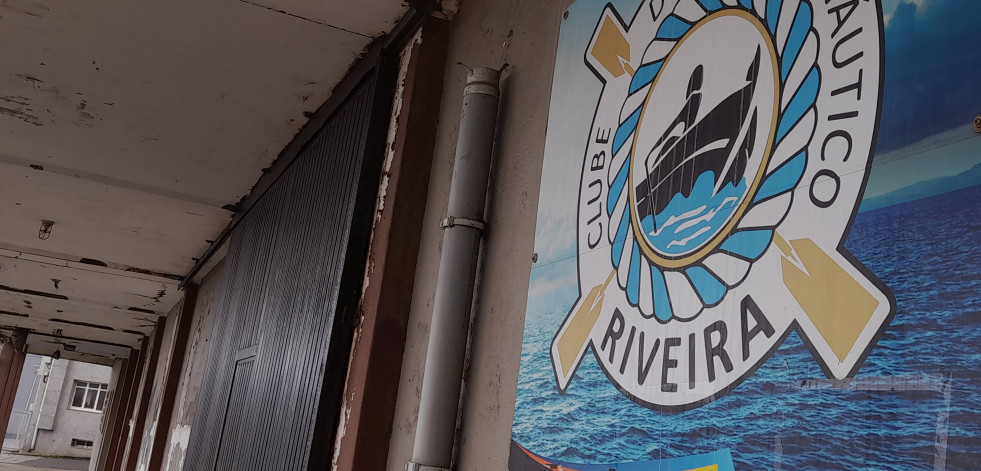 La Cofradía de Aguiño acuerda el desalojo del Club de Remo Náutico de Riveira de la nave que le cedió