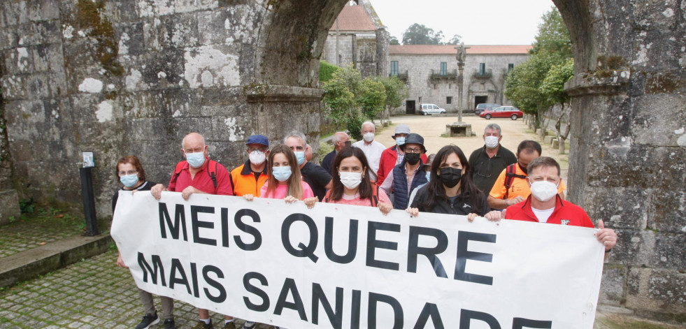 Malestar en Meis por cubrir la ausencia de dos médicos titulares con un doctor a media jornada