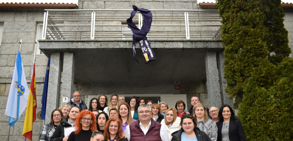 Ribadumia homenajea a la primera alcaldesa y a otras cinco mujeres en su gala por el Día de la Mujer