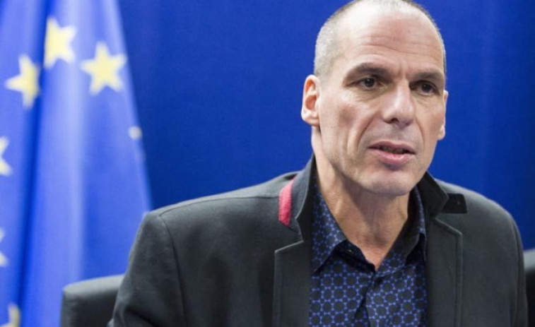 Unos encapuchados dan una paliza en Atenas al exministro griego Varufakis