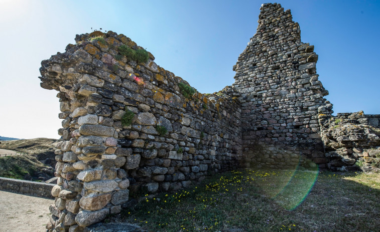 Sanxenxo presenta un proyecto de rehabilitación y puesta en valor de la Torre de A Lanzada