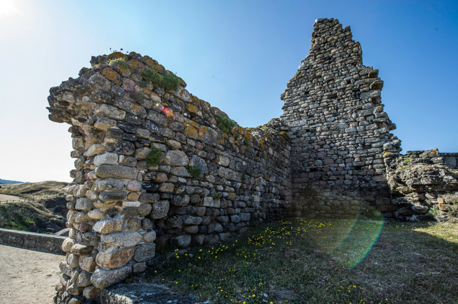 Sanxenxo presenta un proyecto de rehabilitación y puesta en valor de la Torre de A Lanzada