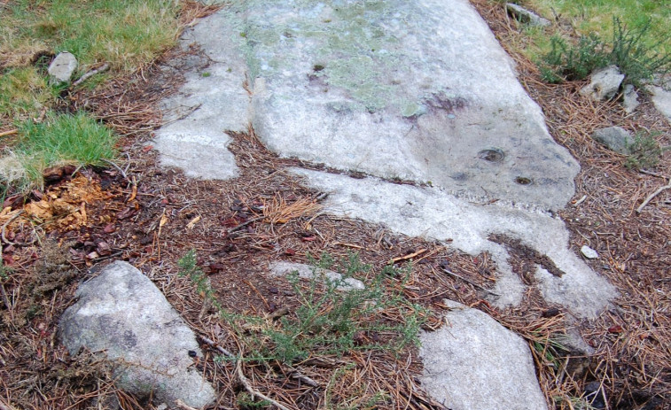 Patrimonio investiga los daños en los petroglifos de Xiabre