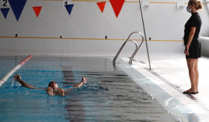Serviocio seguirá al frente de la gestión de la piscina de Vilagarcía mientras no se amplíe
