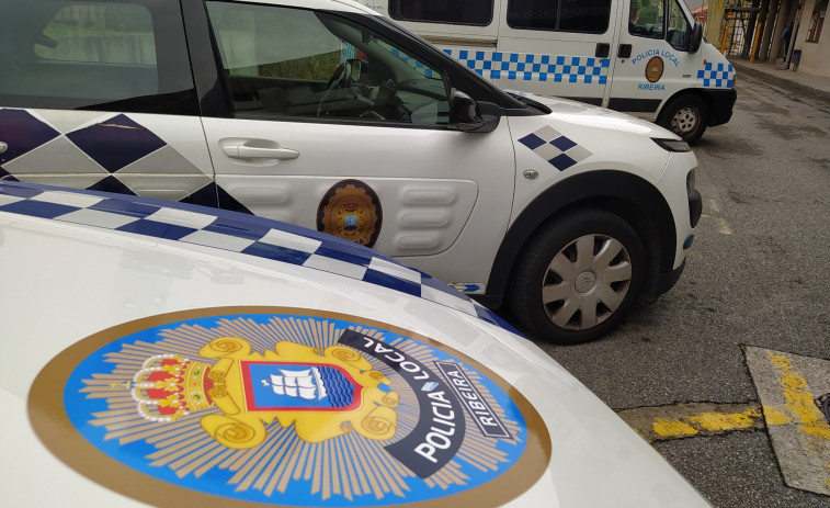La Policía Local de Ribeira propone para sanción a la comisión de la Festa do Motor en Olveira por exceder el horario