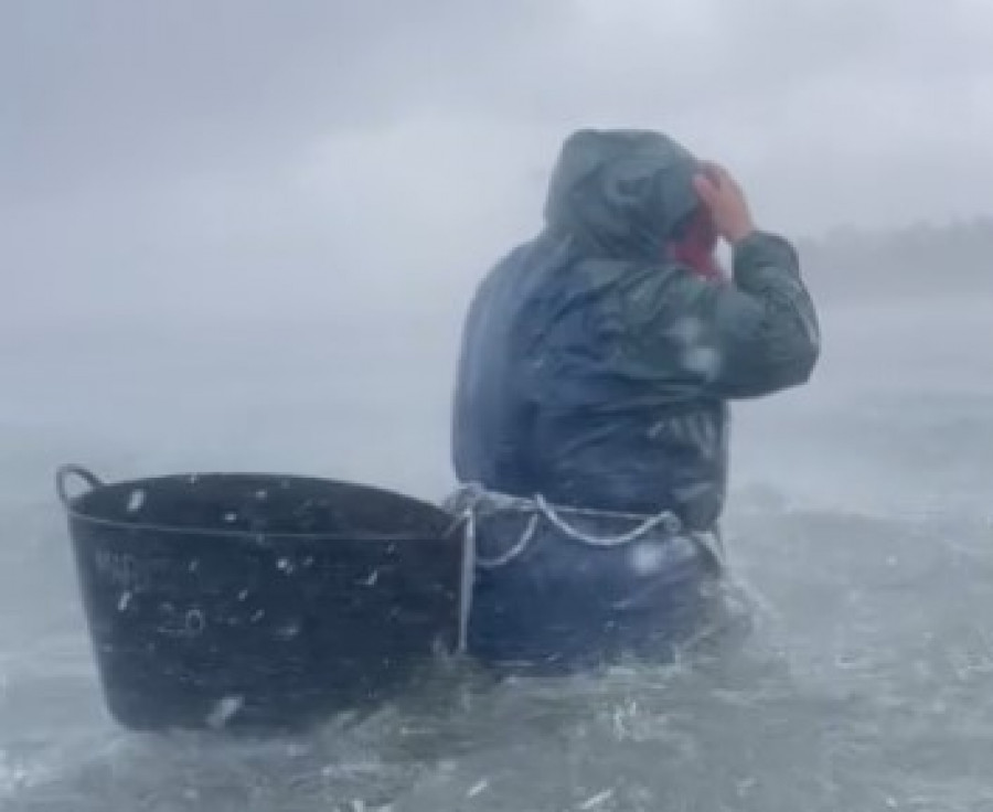 Vídeo | Mariscadora 2.0 muestra desde O Grove la dureza de trabajar en el mar