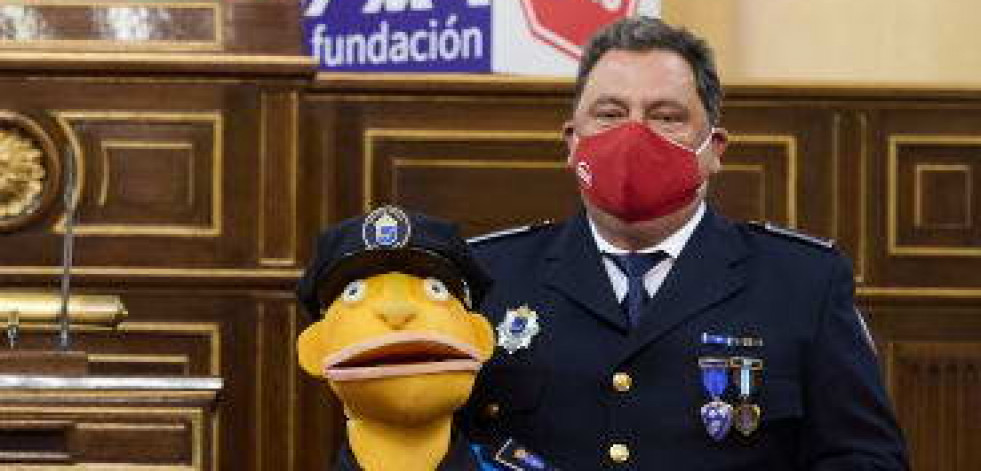 El Poli Paco de Sanxenxo da lecciones de educación vial en el V Congreso Andaluz de Seguridad Vial que se celebra en Rota