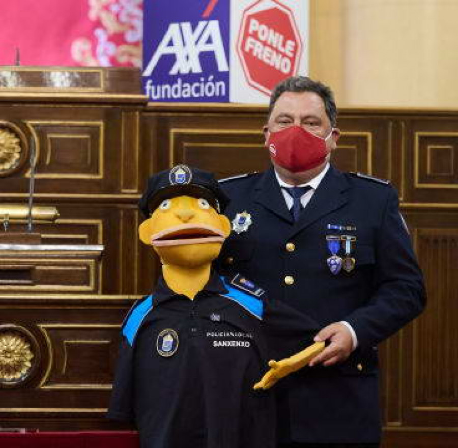 El Poli Paco de Sanxenxo da lecciones de educación vial en el V Congreso Andaluz de Seguridad Vial que se celebra en Rota
