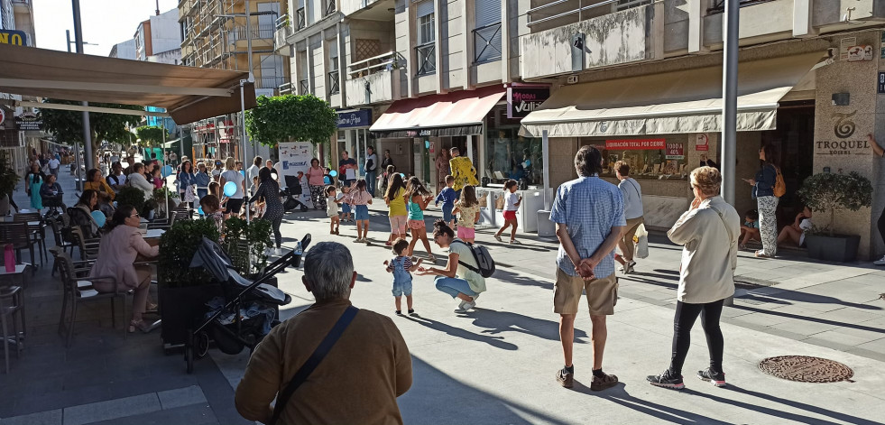 Emgrobes adelanta la celebración del Dia do Pai con una fiesta para amenizar las compras en el comercio local