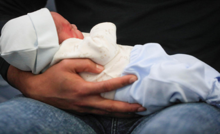 El número de nacimientos en Galicia cayó un 7,1% en enero, hasta 1.151 bebés