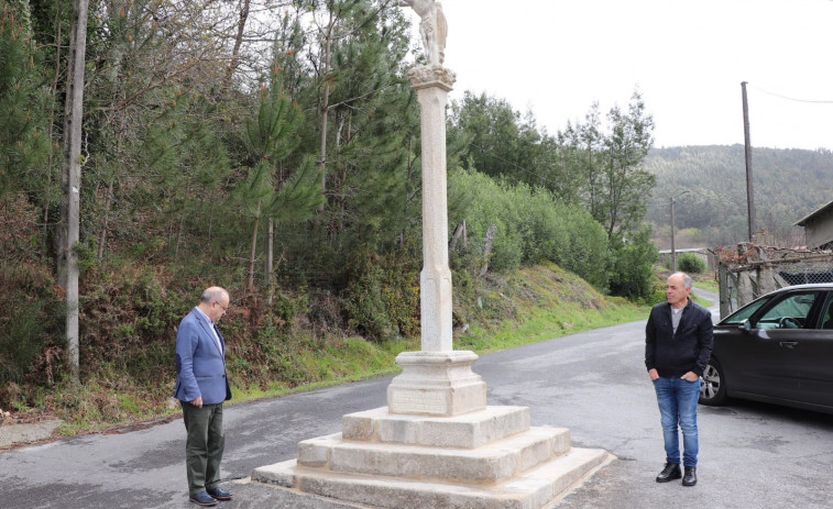 El Concello de Catoira invierte 3.000 euros en la rehabilitación del cruceiro de Dimo-Coaxe