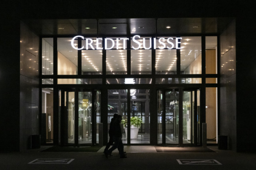 Credit Suisse cierra con caídas del 24% que asustan a la banca europea