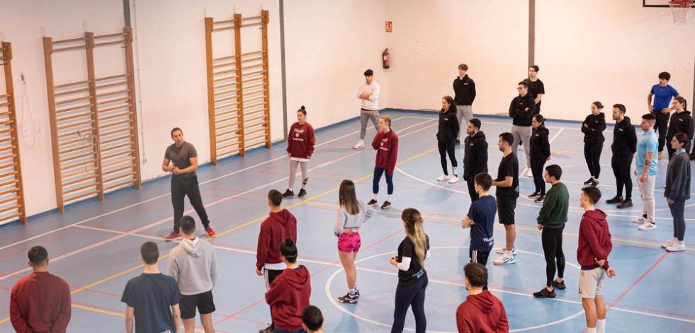 El pabellón del CIFP Fontecarmoa acogió una sesión de fitness