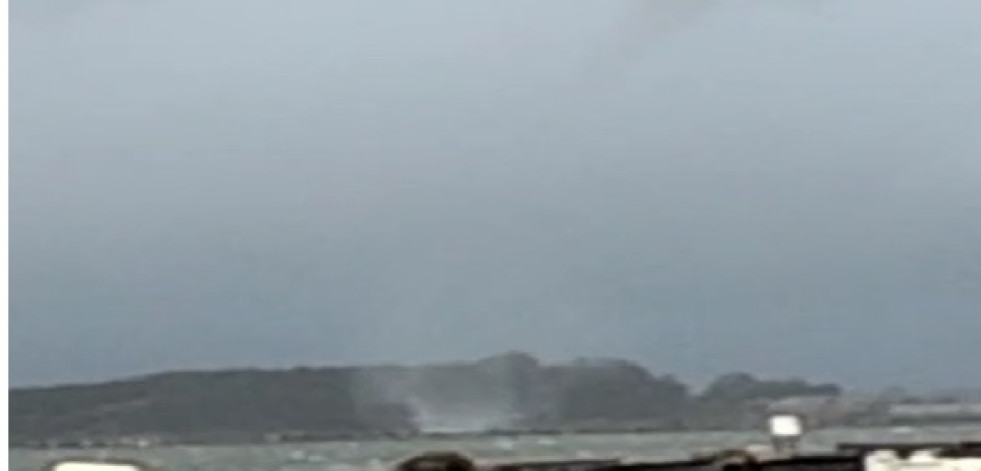 Captan en vídeo este tornado en A Illa de Arousa