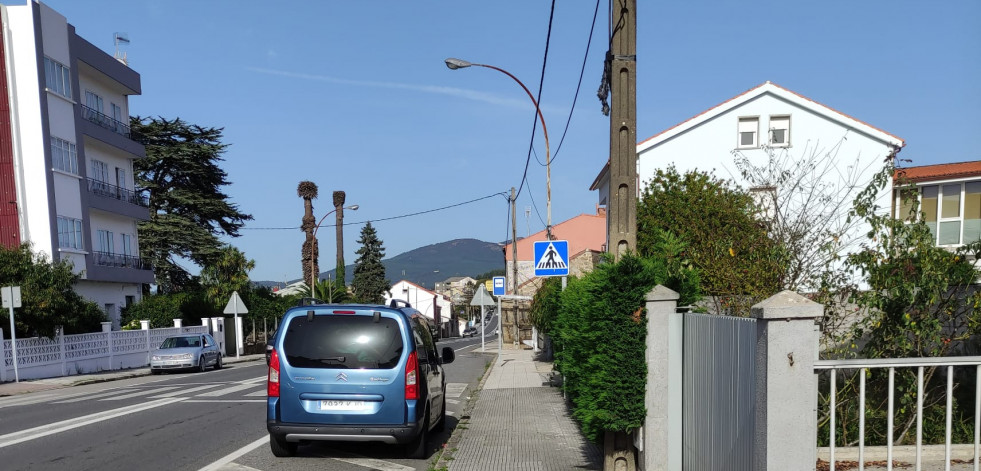 Vecinos de Faxilde, Sobradelo y Vilaxoán exigen mejorar un paso de peatones en la avenida de Vilanova
