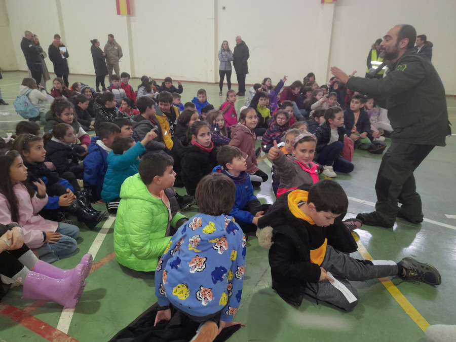 Niños de Boiro y A Pobra comprometidos en la lucha contra los incendios forestales para cuidar de la vida de todos