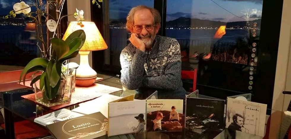O escritor vigués Santiago Ferragud presentará en Cambados 