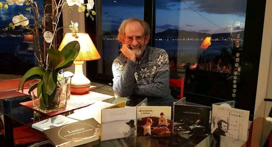 O escritor vigués Santiago Ferragud presentará en Cambados "Todo chega desde o mar"