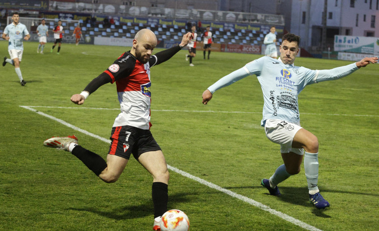 La victoria con fortuna del Fabril obliga al Arosa a no fallar ante el Silva