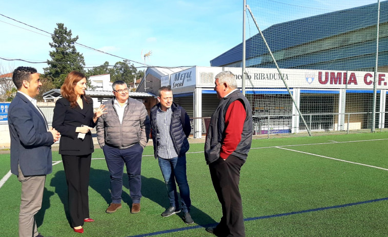 Ribadumia renueva la iluminación del campo de A Bouza y del pabellón