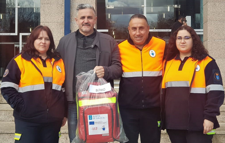La Xunta entrega un desfibrilador al servicio de Protección Civil y Emerxencias de Boiro