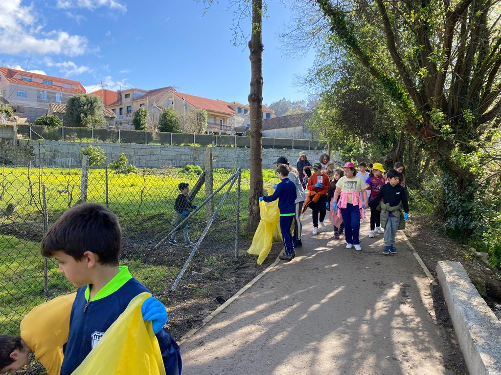 Alumnos magalans limpieza dorron