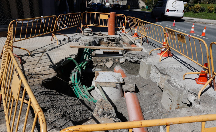 Descubren la canalización de un río en Rosalía de Castro obstruida por metros de raíces