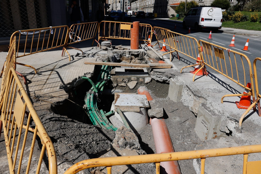 Descubren la canalización de un río en Rosalía de Castro obstruida por metros de raíces