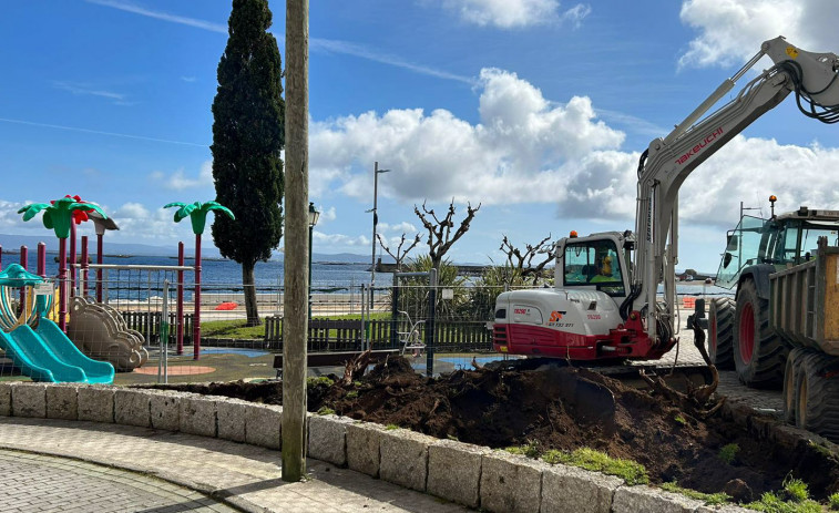 Arrancan las obras de ampliación del parque infantil de Arrochela, en el entorno del puerto de Palmeira