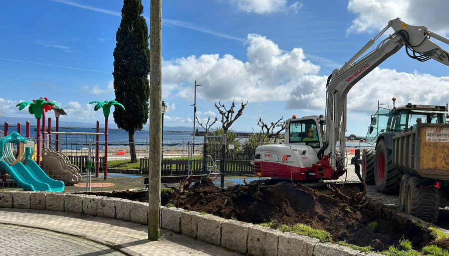 Arrancan las obras de ampliación del parque infantil de Arrochela, en el entorno del puerto de Palmeira