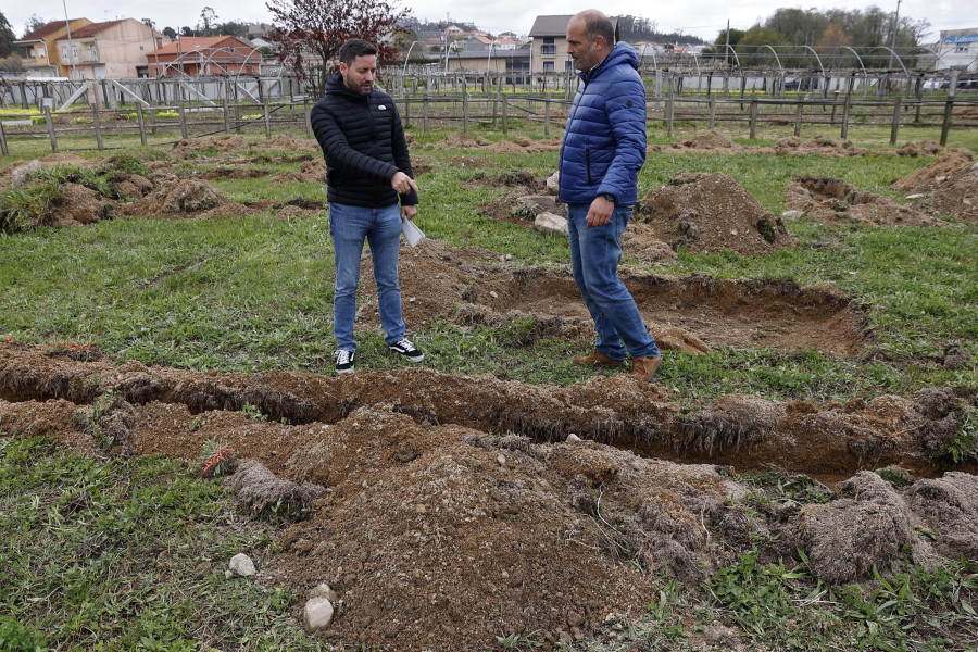 Alejan de la carretera y mejoran el parque infantil de Vilariño