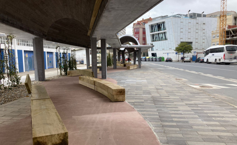 Retiran las vallas de seguridad de la parada central de buses para permitir el tránsito de peatones y bicicletas