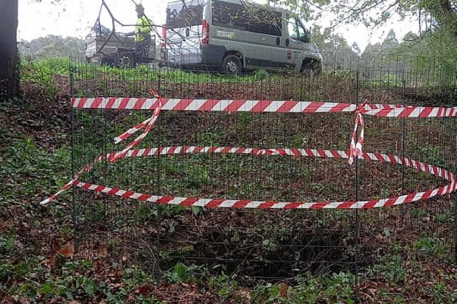 Meis valla y señaliza un pozo abierto en una finca particular para evitar riesgos