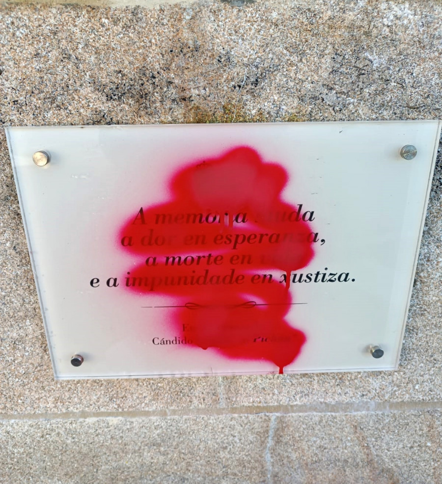 Boiro Novo denuncia ataques vandálicos contra placas y paneles relacionados con la "memoria democrática"