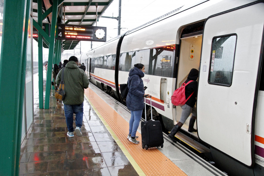 Renfe refuerza con ocho frecuencias el transporte en tren entre Vilagarcía y Santiago