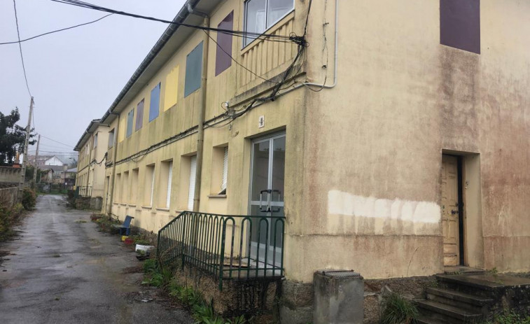 El Concello de Sanxenxo inicia la próxima semana el derribo de los cuatro viejos edificios del colegio de O Cruceiro de Vilalonga