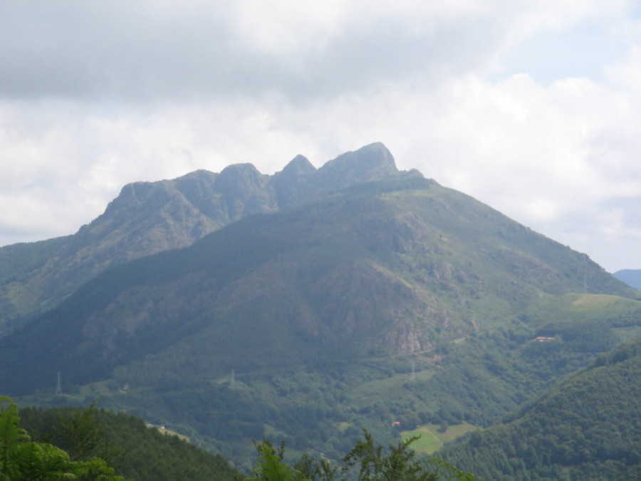Rescatadas dos montañeras enriscadas en las Peñas de Aya