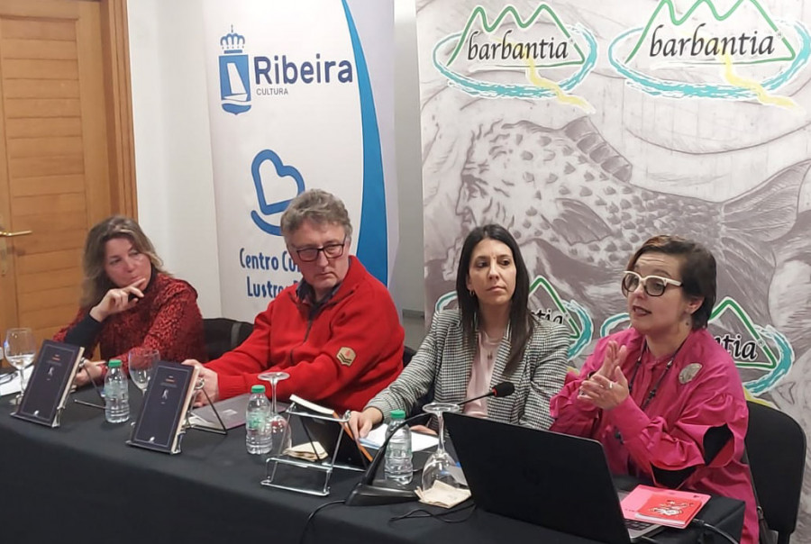 La palmeirense Margarita Fernández Gómez presenta la primera traducción al gallego de las "Sátiras" de Horacio