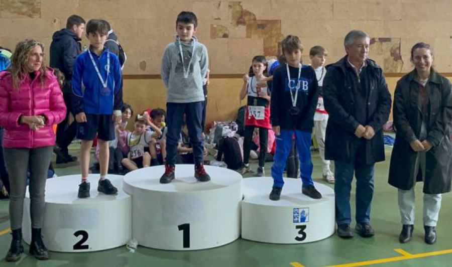 El colegio La Milagrosa, de Ribeira, gana la final provincial benjamín masculina de campo a través de Xogade