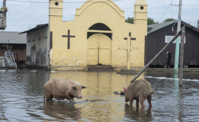 La naturaleza se ensaña con las comunidades afectadas por el terremoto en Ecuador