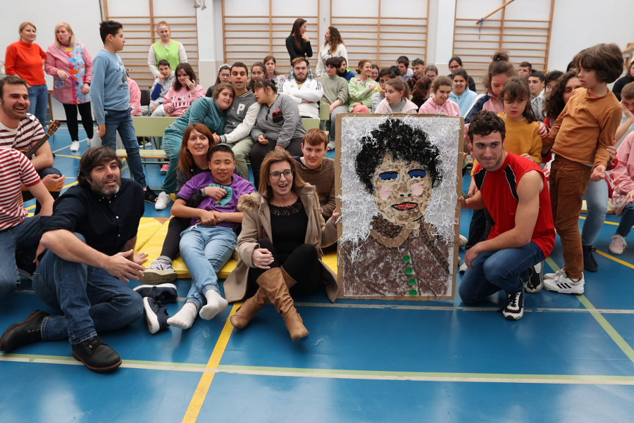 El Centro de Educación Especial de Vilagarcía, premiado por su visión de Rosalía