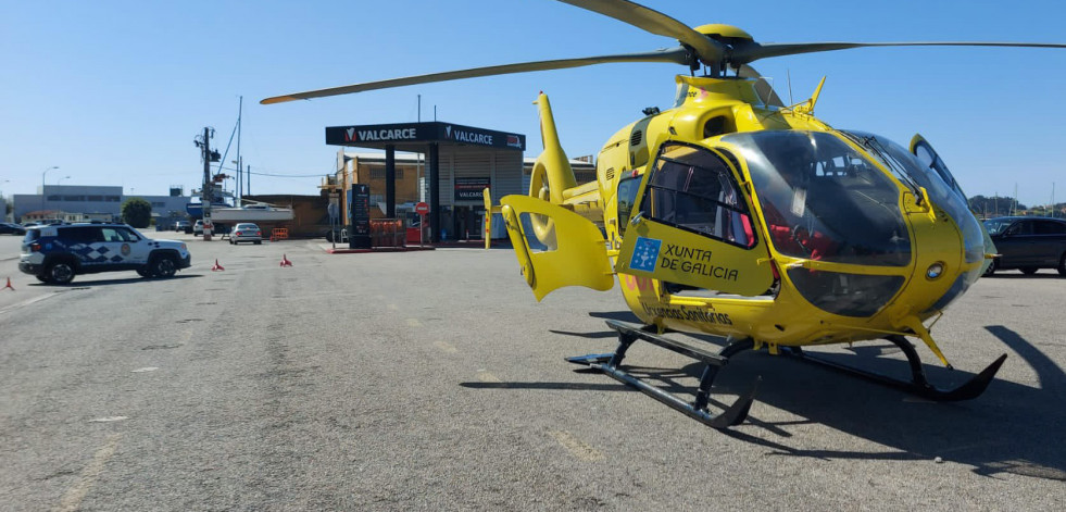 Evacuado en helicóptero medicalizado al Clínico de Santiago un joven con dolor torácico en Rianxo