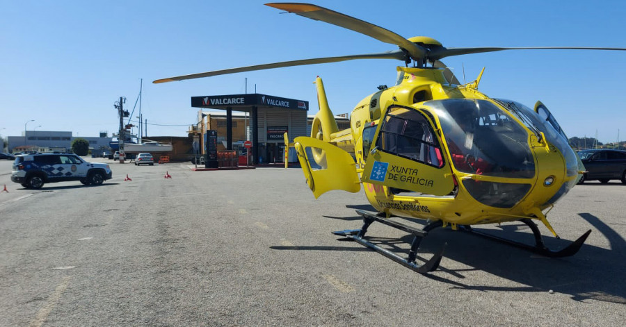 Evacuado en helicóptero medicalizado al Clínico de Santiago un joven con dolor torácico en Rianxo