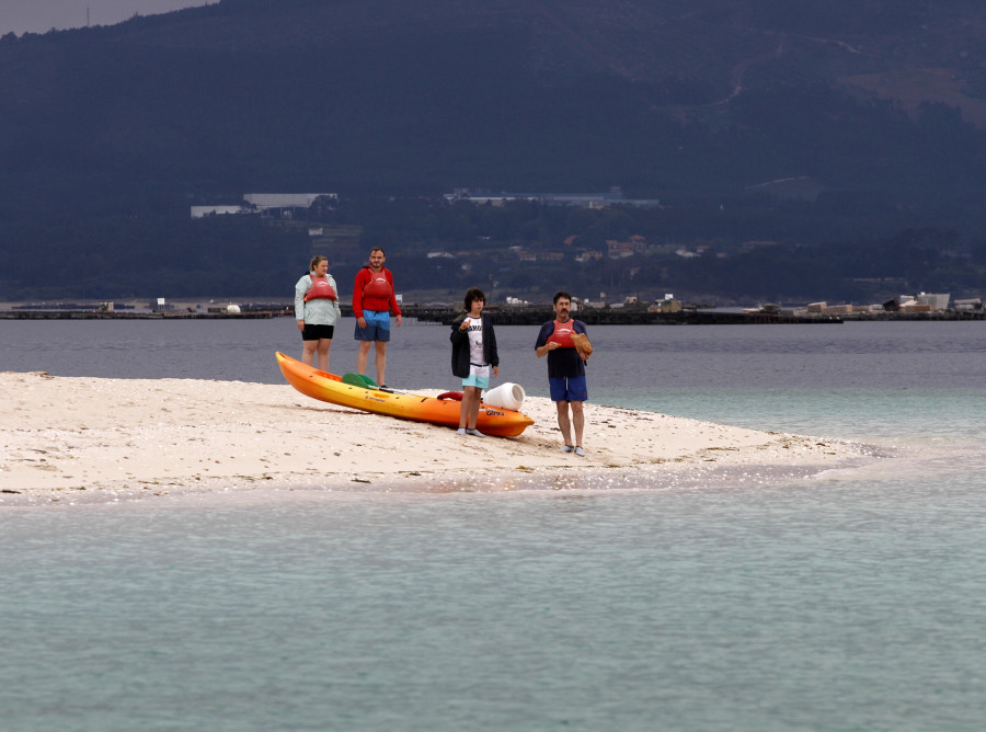 Empresas de kayak piden una reunión con la Xunta al verse excluidas y amenazadas con la nueva regulación para O Areoso