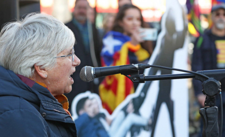 Los Mossos detienen a Clara Ponsatí a las pocas horas de volver a España