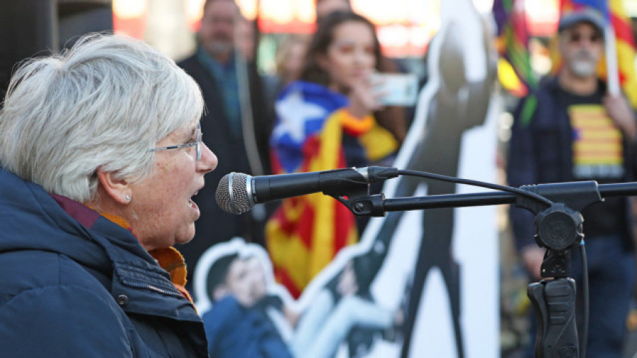 Los Mossos detienen a Clara Ponsatí a las pocas horas de volver a España