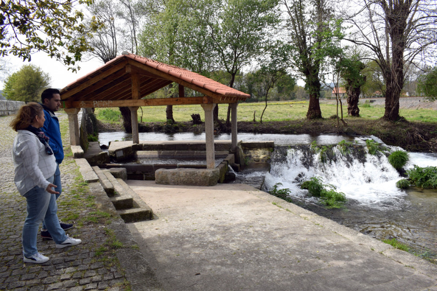 Aprendices del Obradoiro de Emprego acondicionan el área de Vilarello y de Ponte do Souto